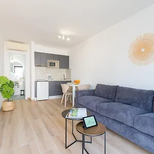 Homeforguest Moderno En Appartamento